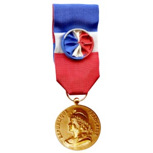phicogis-decoration-militaire-medaille-tricolore-fond-blanc